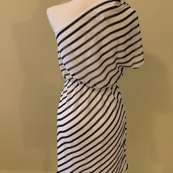 Express Black and White Striped One Shoulder Dress - Picture 5 of 6
